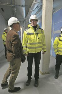 BBS Schulleiter Lars Leminski (links) im Gespräch mit Frank Kröncke, der bei der Firma Goldbeck das Projekt Neubau BBS leitet.