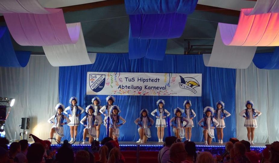 Beim Karneval in Hipstedt wird den Gästen viel geboten - von Tänzen über Sketche bis zur Tombola.