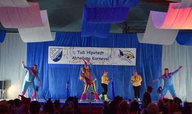 Beim Karneval in Hipstedt wird den Gästen viel geboten - von Tänzen über Sketche bis zur Tombola.