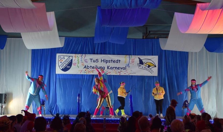 Beim Karneval in Hipstedt wird den Gästen viel geboten - von Tänzen über Sketche bis zur Tombola.