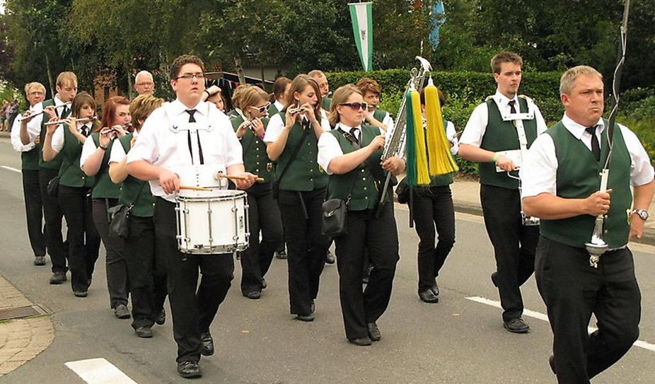 Auch Fußgruppen mit Musik sind stets beim Erntefest dabei.