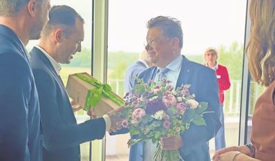 Niedersachsens Gesundheitsminister Andreas Philippi (rechts) besuchte die Klinik Lilienthal zur Neueröffnung.