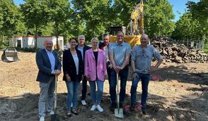 Die Verantwortlichen freuen sich, dass das Projekt Kita am See endlich in die tat umgesetzt werden kann.