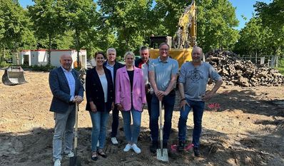 Die Verantwortlichen freuen sich, dass das Projekt Kita am See endlich in die tat umgesetzt werden kann.