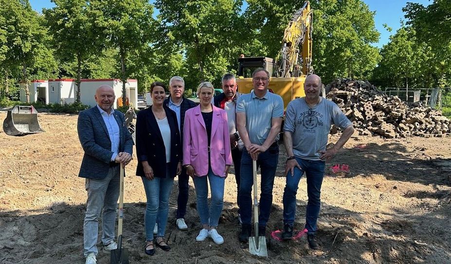 Die Verantwortlichen freuen sich, dass das Projekt Kita am See endlich in die tat umgesetzt werden kann.