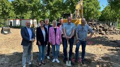 Die Verantwortlichen freuen sich, dass das Projekt Kita am See endlich in die tat umgesetzt werden kann.