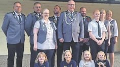 Selsingen (eb). Beim Herbstschießen in Selsingen schnitten am erfolgreichsten die Schützenschwestern Mareike Blanken und Mila Pape sowie die Schützenbrüder Ben Themann und Jens Buck ab, die jeweils einen Vizemajestäten-Titel erringen konnten. Garde Schüler: rechter Flügel Lena Burfeind, linker Flügel Hugo Koch, rechte Kralle Nathan Kriegel, linke Kralle Mio Dallmann, Reichsapfel Mila Pape, Zepter Nala Themann. Kindervizekönigin Mila Pape, Jugendvizekönig: Ben Themann. Garde Jugend/Damen/Schützen: Kopf Michael Radtke, Schwanz/Stoß Sören Mai, rechter Flügel Ben Themann, linker Flügel Ralf Brandt, rechte Kralle Britta Eybe, linke Kralle Dennis Nickel, Reichsapfel Jannik Bilot, Zepter Anna Lena Buck, Vizekönig: Jens Buck, Vizekönigin: Mareike Blanken.