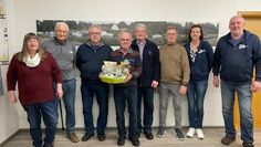 Elm (eb). Vor kurzem fand die 50. Jahreshauptversammlung des Bootsclubs Elm e.V. im Bootshaus statt. Ein besonderes Highlight war die Ernennung der Mitglieder Harald Brandt und Hans-Jürgen Huger zu Ehrenmitgliedern. Beide haben sich in ihrer langjährigen Mitgliedschaft durch großes Engagement für den Verein hervorgetan. 
Bei den anstehenden Wahlen trat Reinhard Mayer vom Amt des Schriftführers zurück. Hella Neugebauer unterstützt ab sofort auf diesem Posten den Vorstand bei ihrer Arbeit.
Zum Anlass des 50. Vereinsjubiläums plant der Verein am Samstag, 31. August, eine Jubiläumsveranstaltung auf dem Gelände des Vereins mit Musik, Essen und viel Spaß.