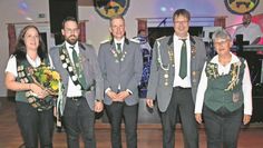 Hollnseth (uml). Mit der Schützenfestnachfeier endet offiziell das Schützenjahr in Hollen. Die neuen Vizemajestäten sind Anna-Lena Peters und Dennis Müller. Das neue Kaiserpaar im Herbst bilden Helga Marx und Ralf von Kamp. Auf den Medaillenscheiben setzte sich Anna-Lena Peters vor Saskia Meyer, Uta Müller und Erja Söhl durch. Bei den Herren zeigte Ralf von Kamp die ruhigste Hand, vor Thomas Söhl, Hannes Franetzki und Andreas Springer.