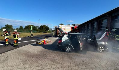 Ein brennendes Elektroauto bringt einige Herausforderungen mit sich.