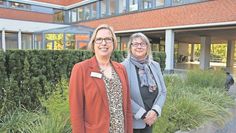 Dezernentin Heike von Ostrowski (links)und Amtsleiterin Silke Hinze stellten die neuen Handouts vor.