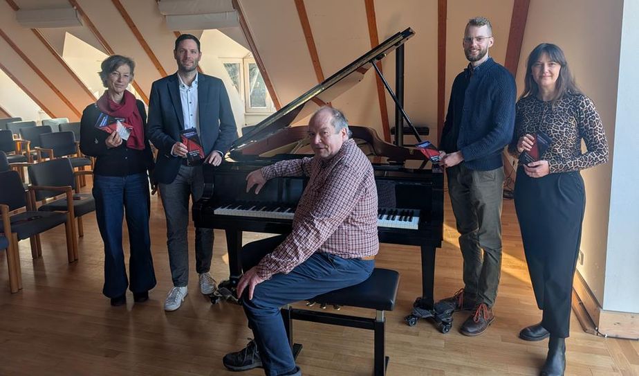 Martina Michelsen, Jannis Menge (Volksbank), Klaus Möckelmann, David Cramer und Carolin Novak.