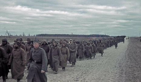 Mehr als 70.000 sowjetische Kriegsgefangene haben das Lager in Sandbostel durchlaufen, viele Tausende starben dort.