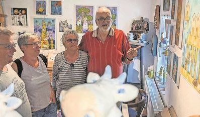 Beim Rundgang im Atelier von Heiz Glaasker kommt automatisch gute Laune auf.