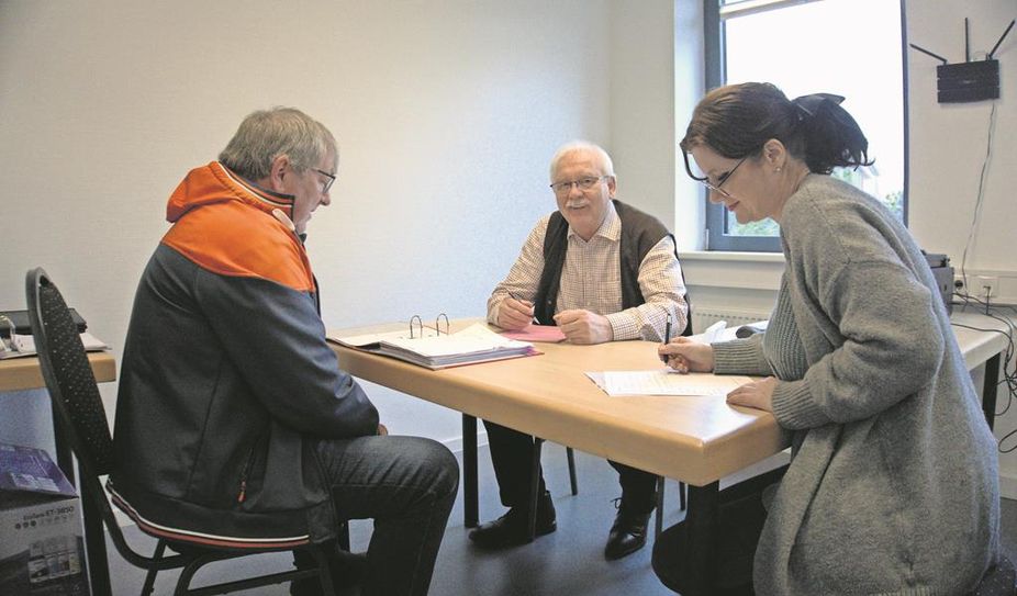 Die Ehrenamtlichen unterstützen die Senioren und stehen ihnen bei allen Fragen zur Seite.
