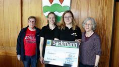 Eine Spende für die „Kreativen“: Renate Lunkeit, Annika Rechten, Nicole Sackmann und Barbara Samberg.