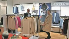 Auch verschiedene Spirituosen werden an dem Tag im Modehaus Wienberg angeboten.