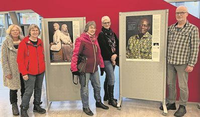 Die Initiatoren haben die Plakatausstellung in die Räume des Medienhaus gebracht, wo sie für alle Menschen zugänglich ist.