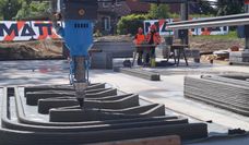 Durch den Einsatz des 3D-Druckers sind nur noch zwei Mitarbeitende auf der Baustelle notwendig.