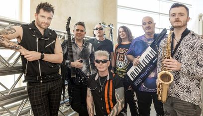 Songs u. a. von Aerosmith, The Eagles, Kansas, The Who und Bon Jovi sind Teil der rund zweieinhalbstündigen Show von Rock Rising.
