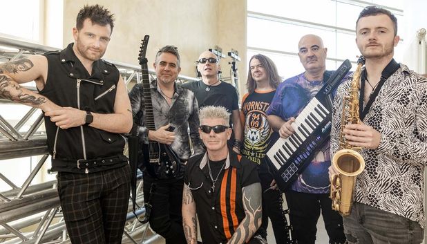 Songs u. a. von Aerosmith, The Eagles, Kansas, The Who und Bon Jovi sind Teil der rund zweieinhalbstündigen Show von Rock Rising.