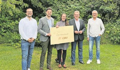 Fabian T. Albrecht (2.v.l.) und Bürgermeister Jürgen Kuck (2.v.r.) mit weiteren Mitgliedern des CDU Gemeindeverbandes.