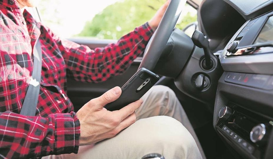 Immer mehr Unfälle durch Ablenkung im Straßenverkehr.