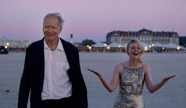 Der notorisch abwesende Vater, der Filmregisseur Gustav Borg (Stellan Skarsgård), drängt seine Tochter Nora (Renate Reinsve), in seinem neuen Film die Hauptrolle zu spielen.