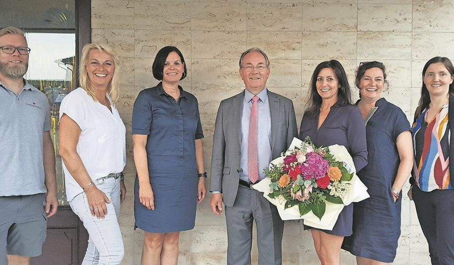 Das Stadtmarketing-Team (v. li.): Heiko Michaelis (neu gewähltes Vorstandsmitglied), Tanja Worthmann (Büro), Bärbel Hensel (Citymanagerin), Jan Draack (stellvertretender Vorsitzender), Silke Lorenz (bisherige 1. Vorsitzende), Angela Bekken (neue 1. Vorsitzende) und Sarah Böhnke (Vorstandsmitglied).