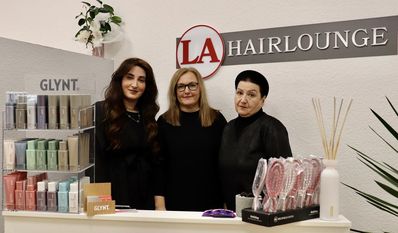 Das perfekte Team für Waschen, Färben, Schneiden, Stylen: Baschira Omar, Larissa Zlatin und Olga Weiß.