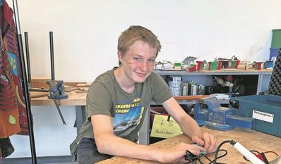 Schüsseln aus alten Schallplatten sind eine tolle Deko-Idee.