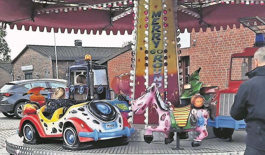 Die bunten Karussells lassen nicht nur Kinderherzen höher schlagen.