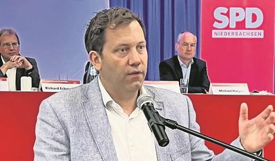 Lars Klingbeil beim Bezirksparteitag der SPD Nord-Niedersachsen. Foto: eb