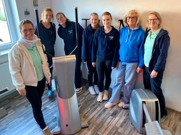 Bianca Holsten (2. v. l.) liebt ihre Arbeit mit ihrem Team im Gesundheitszentrum.