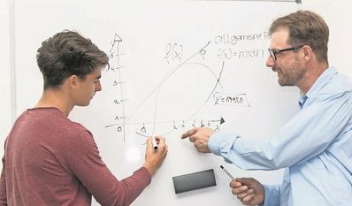 Mathematik bereitet vielen Jugendlichen in der Schule Probleme.