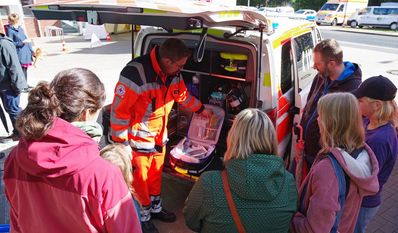 Beim Tag der offenen Tür waren alle Interessierten eingeladen, die neue Geschäftsstelle des DRK in der Bördestraße zu besuchen. Dort befindet sich auch die Lehrrettungswache.