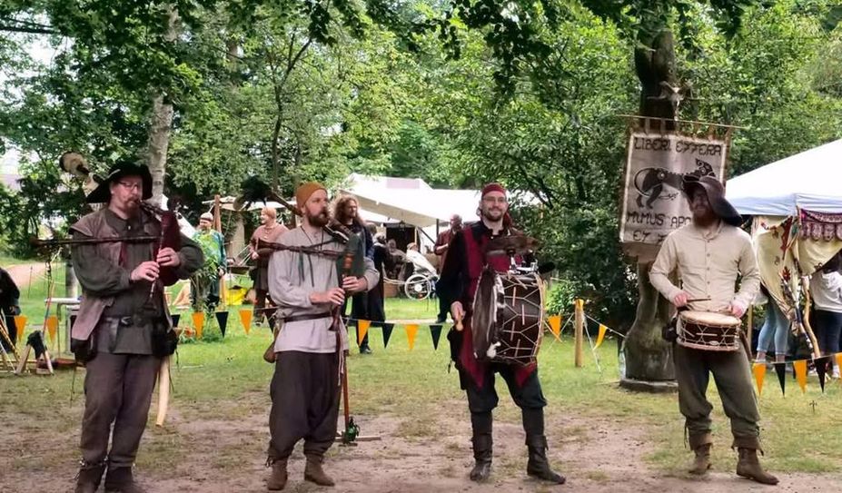 Höhepunkt ist die mittlerweile etablierte Jam-Session aller anwesenden Musiker, die bei den Besucherinnen und Besuchern besonders beliebt ist.
