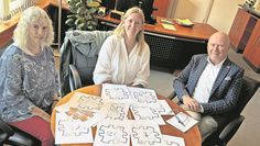 Petra Fischer (links) und Claudia Brandtjen vom Kinderschutzbund bei der Übergabe mit Michael Hannebacher.
