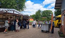 Viele interessierte Menschen waren bei dem Tag der offenen Tür und genossen den Tag.