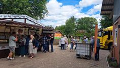 Viele interessierte Menschen waren bei dem Tag der offenen Tür und genossen den Tag.
