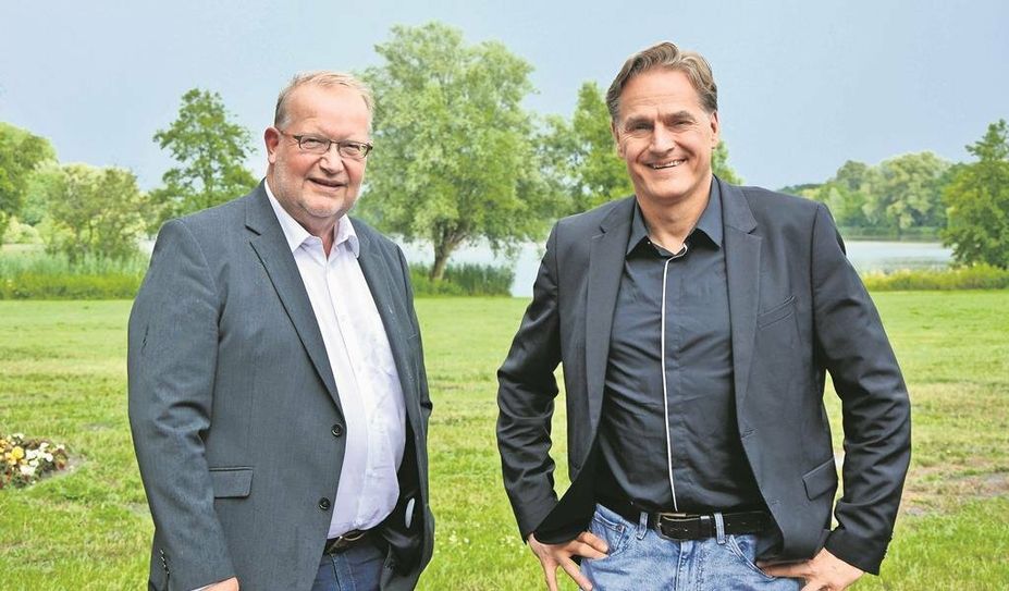Projektmanager Manfred Mühler (li.) und der 1. Vorsitzende Boris Thomas organisierten trotz diverser Regenschauer ein schönes Sommerfest für den Bremervörder Wirtschaftsgilde e.V.