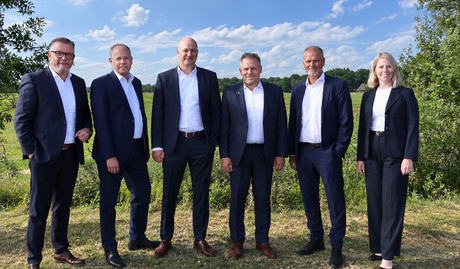 Die Vorstände der beiden Volksbanken blicken gespannt auf die Gespräche: (v. l.) Sascha Steffen, Jan Mackenberg, Jochen Johannsen, Michael Kersting, Frank Koschuth und Stefanie Kase.