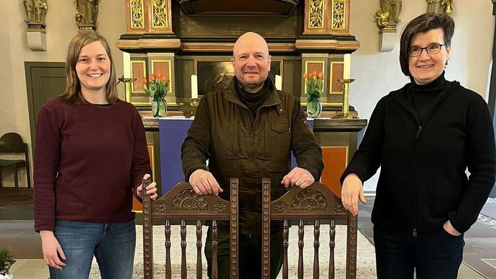 Pastorin Friederike Köhn (v.l.), Küster Matthias Kluth und Kirchenkreiskantorin Caroline Schneider-Kuhn freuen sich auf neugierige Paare.