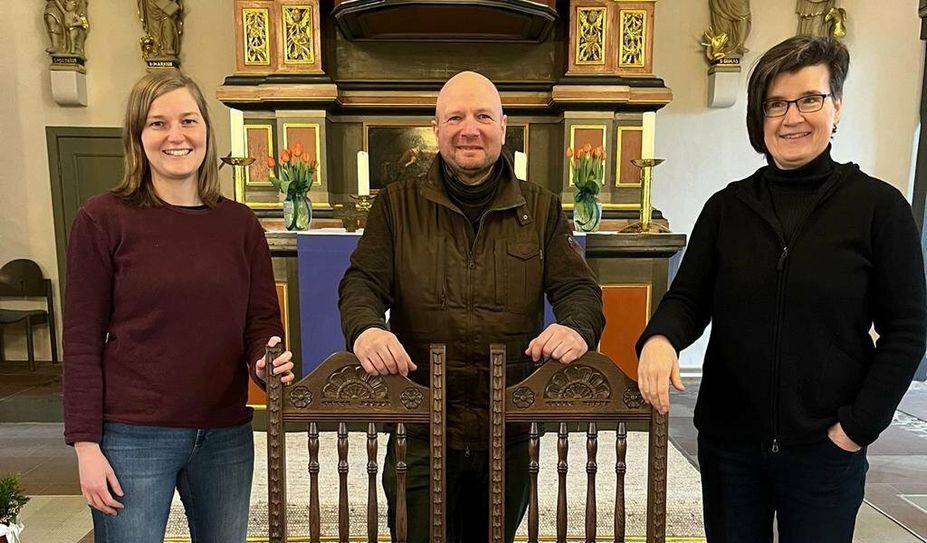 Pastorin Friederike Köhn (v.l.), Küster Matthias Kluth und Kirchenkreiskantorin Caroline Schneider-Kuhn freuen sich auf neugierige Paare.