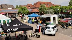 Beide Nahversorger am Ritterhuder Bahnhof hatten gemeinsam mit Ausstellern zu einem Bio-Tag mit Fokus auf Regionalität und biologischer Ernährung auf den Parkplatz in der Riesstraße eingeladen.