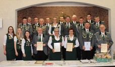 Die geehrten Mitglieder mit dem Vorstand.