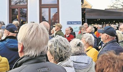 Dichtgedrängt würdigten die Osterholzer-Scharmbecker ihren Fritz Stagge.