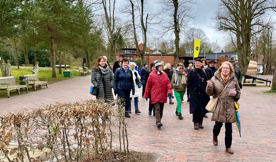 Die Gästeführer wissen genau, wie sie ihren Gästen die Geschichten spannend vermitteln.