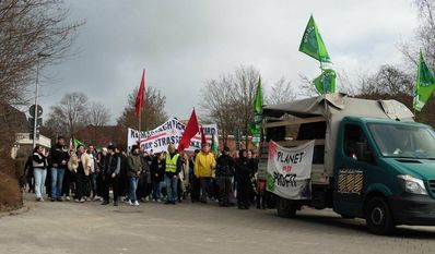 Klima und ÖPNV gehen Hand in Hand: Die Aktivistinnen von Fridays For Future wurden bei ihrer jüngsten Demonstration auch von den streikenden ver.di-Mitgliedern unterstützt. Foto: mf