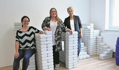 Mairin Bruns (v. li.), ihre neue Kollegin Jutta Bertholdt und Bereichsleitung Sylvia Mehrkens-Bartsch von der Autismus-Ambulanz.